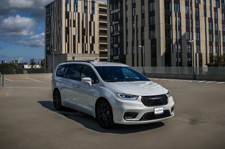 Chrysler Pacifica rent